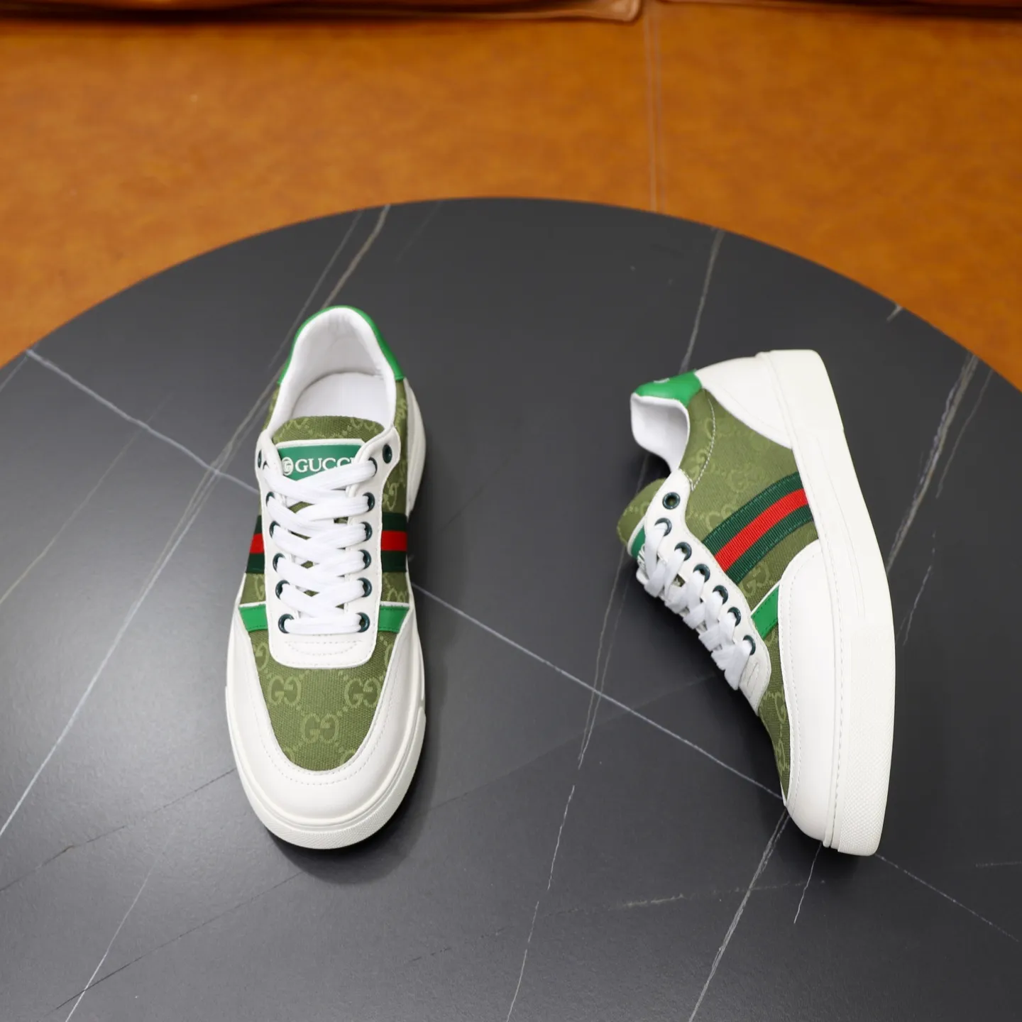 Ex-factory price: 420💰🙅‍♂️🙅‍♂️🙅‍♂️ Brand: GUCCI Standard code: 38-44 (45 customized) Grade: Same as the official website Material: Original leather splicing Comfortable and breathable sheepskin lining Original wear-resistant outsole Style category: Men's fashionable casual shoes Running sneakers Distinguished luxury brand elements Top luxury Color: actual picture color